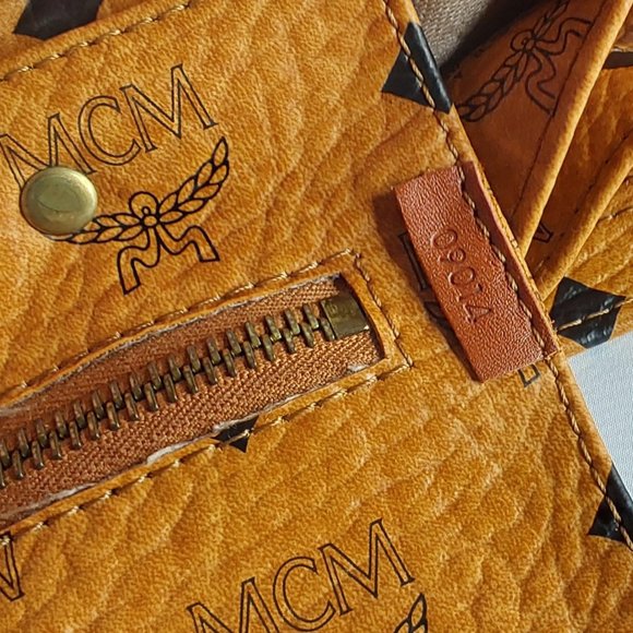 'MCM' 'VISETOS' MONOGRAM LEATHER SHOULDER BAG & DUST BAG 'MADE IN GERMANY' SET - Picture 7 of 16